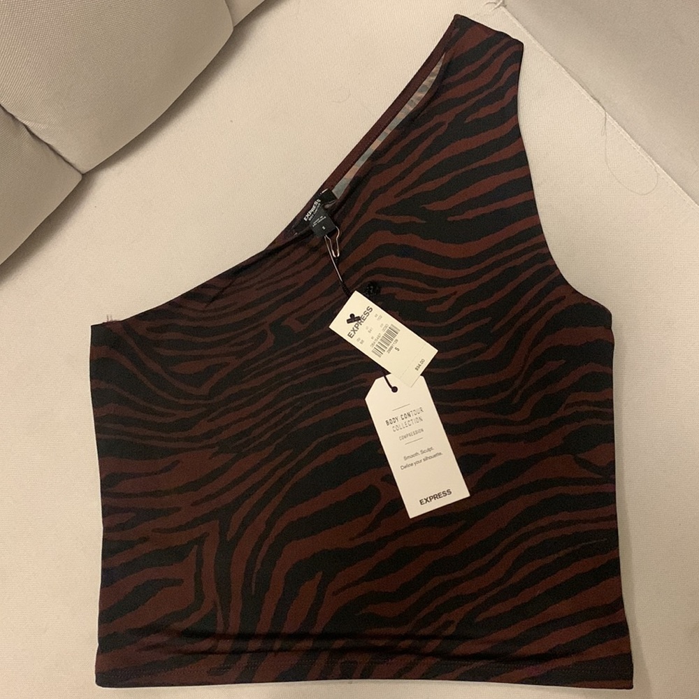Express crop asymmetric top